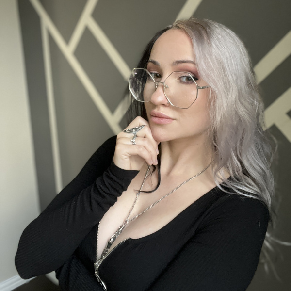 Karlii Hoch photo